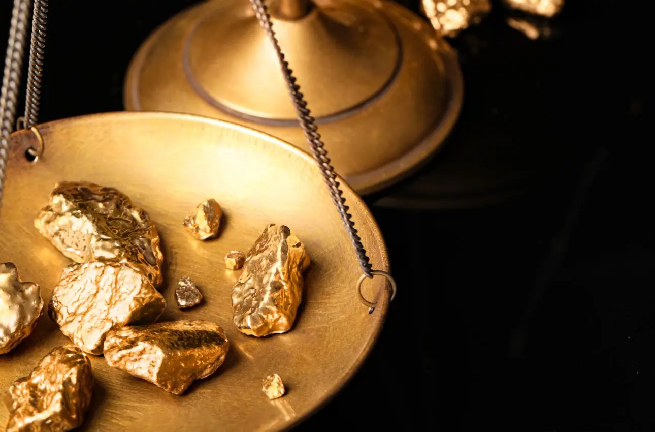 Quando è meglio comprare e vendere oro? Ecco gli orari in cui il prezzo cambia di più