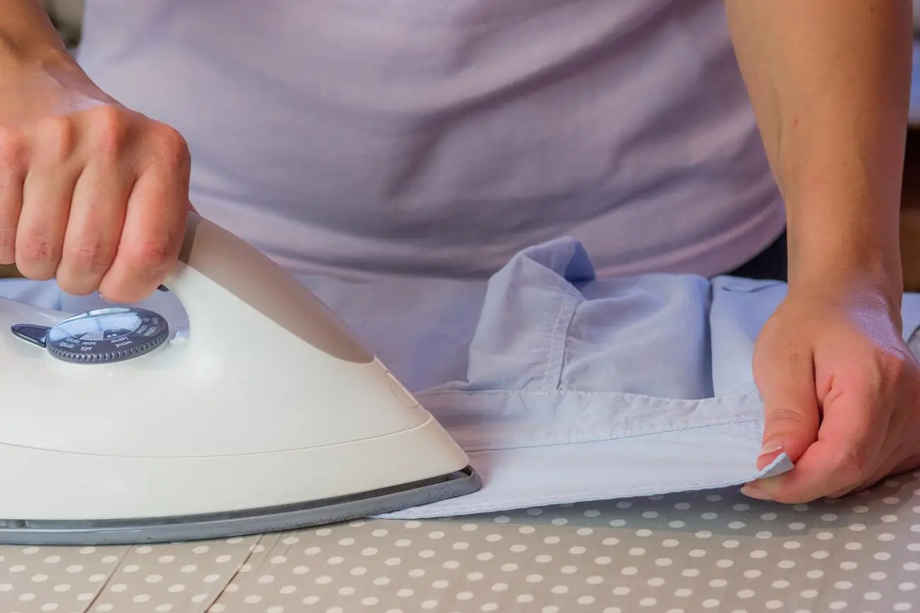 Quanto costa stirare all’ora? Ecco le tariffe aggiornate del servizio di stiro a domicilio