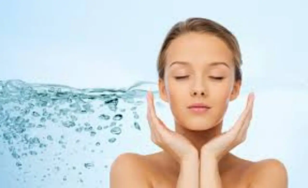 Non basta lavarsi il viso: ecco l’errore che commetti nella pulizia della pelle e che la rovina