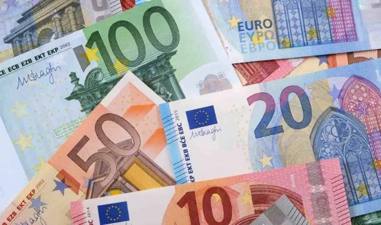 Ecco la paga oraria giusta per le pulizie domestiche secondo le ultime tabelle ufficiali